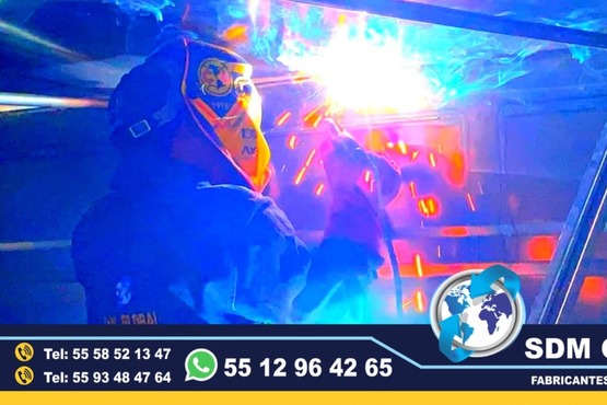 Conversion Equipamiento Fabricacion y Venta de Equipo para Patrullas Camionetas Pick Up, Accesorios Metalicos, Equipo visual acustico, Luces auxiliares, Rotulacion. El equipamiento Pick-up es uno de los mas completos para patrulla, ya que cuenta con una gran variedad de accesorios metálicos, así como accesorios visual acústico. En cuestión de accesorios metálicos contamos con Tumbaburros, Roll Bar de 3 Arcos Tipo Com­­ando, Banca central con respaldo, Defensa Trasera Tipo Escalón. En la parte de accesorios visual acústico cuenta con Torreta, Sirena y Bocina, adicional mente se le puede agregar un Kit de Estrobos en faros Marca WHELEN, FEDERAL SIGNAL, EPCOMSomos una Empresa Mexicana líder en el Mercado con años de experiencia, especialistas en el Equipamiento de Patrullas Equipadas Cajas y Remolques Unidades Moviles Especiales de Seguridad, Rescate, Salvamento, Salud, Comunicacion, Higine, etc.,Somos fabribricantes directos, distribuidores en todo Mexico, comunicate y te atenderemos personalmente. contamos con las mejores marcas en el mecado