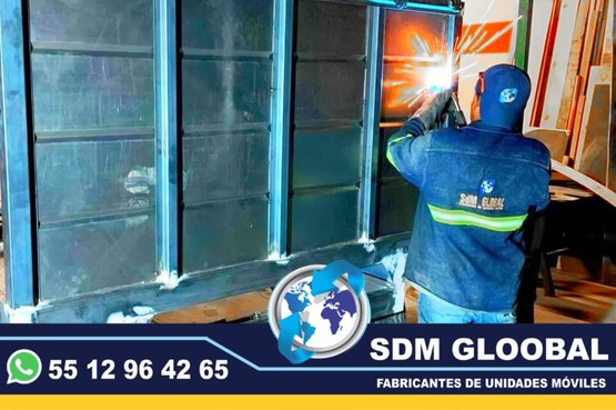 En Sdm Global Mexico Fabricacion conversion equipamiento y venta de Ambulancias de traslado en Mexico, somos fabricantes directos en Mexico. Sdm Global Mexico empresa 100% especializada en la venta fabricación conversión equipamiento de diferentes tipos de ambulancias de traslado y vehículos de emergencia, ofreciendo soluciones personalizadas para diversas necesidades en el mercado nacional.Dedicados a la fabricación de ambulancias y patrullas, ofreciendo servicios relacionados con la seguridad y emergencias, venta de unidades médicas móviles y ambulancias, además de carrocerías industriales,Somos un fabricante mexicano con más de 15 años de experiencia, especializado en la fabricación y comercialización de ambulancias y vehículos de rescate, con un enfoque en la alta calidad y el cumplimiento de normativas mexicanas.Diseñamos y equipamos ambulancias con la tecnología y los materiales necesarios para asegurar funcionalidad y seguridad, cumpliendo con las normativas mexicanas.En Sdm Global Mexico nos dedicamos a la Fabricacion conversion equipamiento y venta de Unidades Moviles Medicas Especiales en Mexico somos fabricantes directos en Mexico.