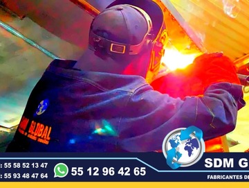 En Sdm Global Mexico Fabricacion conversion equipamiento y venta de Ambulancias de traslado en Mexico, somos fabricantes directos en Mexico. Sdm Global Mexico empresa 100% especializada en la venta fabricación conversión equipamiento de diferentes tipos de ambulancias de traslado y vehículos de emergencia, ofreciendo soluciones personalizadas para diversas necesidades en el mercado nacional.Dedicados a la fabricación de ambulancias y patrullas, ofreciendo servicios relacionados con la seguridad y emergencias, venta de unidades médicas móviles y ambulancias, además de carrocerías industriales,Somos un fabricante mexicano con más de 15 años de experiencia, especializado en la fabricación y comercialización de ambulancias y vehículos de rescate, con un enfoque en la alta calidad y el cumplimiento de normativas mexicanas.Diseñamos y equipamos ambulancias con la tecnología y los materiales necesarios para asegurar funcionalidad y seguridad, cumpliendo con las normativas mexicanas.En Sdm Global Mexico nos dedicamos a la Fabricacion conversion equipamiento y venta de Unidades Moviles Medicas Especiales en Mexico somos fabricantes directos en Mexico.