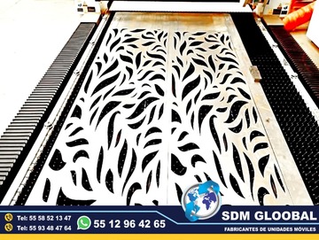 Fabricacion conversion, equipamiento y Venta de Unidades Moviles Medicas, Seguridad, Gobieno, Oficinas, Cobro, Rescate, Salvamento, Proteccion, Higiene, Traslado de Reos. Las unidades móviles especiales son vehículos adaptados para llevar servicios y atención a diferentes lugares, especialmente a zonas remotas o de difícil acceso. Estas unidades pueden ser utilizadas para diversos fines, como atención médica, educación, trámites gubernamentales, y más, llevando la atención directamente a la población.Unidades médicas móviles:Equipadas con consultorios, laboratorios o áreas de atención para brindar servicios de salud a comunidades alejadas, Unidades de capacitación móvil:Aulas móviles o centros de capacitación que llevan programas educativos y de formación a diferentes lugares, Unidades de atención gubernamental móvil:Ofrecen servicios como trámites legales, registro civil o asesoría en comunidades distantes.Beneficios de las unidades móviles especiales:Mayor alcance:Permiten llegar a poblaciones que no tienen fácil acceso a servicios o centros de atención. Mayor eficiencia:Ofrecen servicios de manera descentralizada, adaptándose a las necesidades de cada comunidad. Mayor impacto:Al acercar los servicios a la población, se genera un impacto positivo en la calidad de vida de las personas. Flexibilidad:Pueden adaptarse a diferentes tipos de vehículos (camiones, furgonetas, autobuses) dependiendo de las necesidades